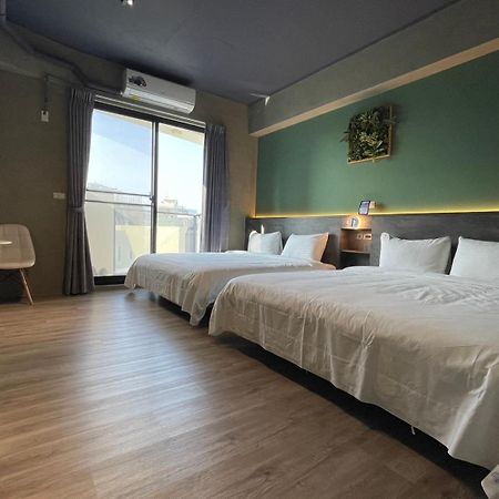 Long Lang Homestay Tainan Bagian luar foto