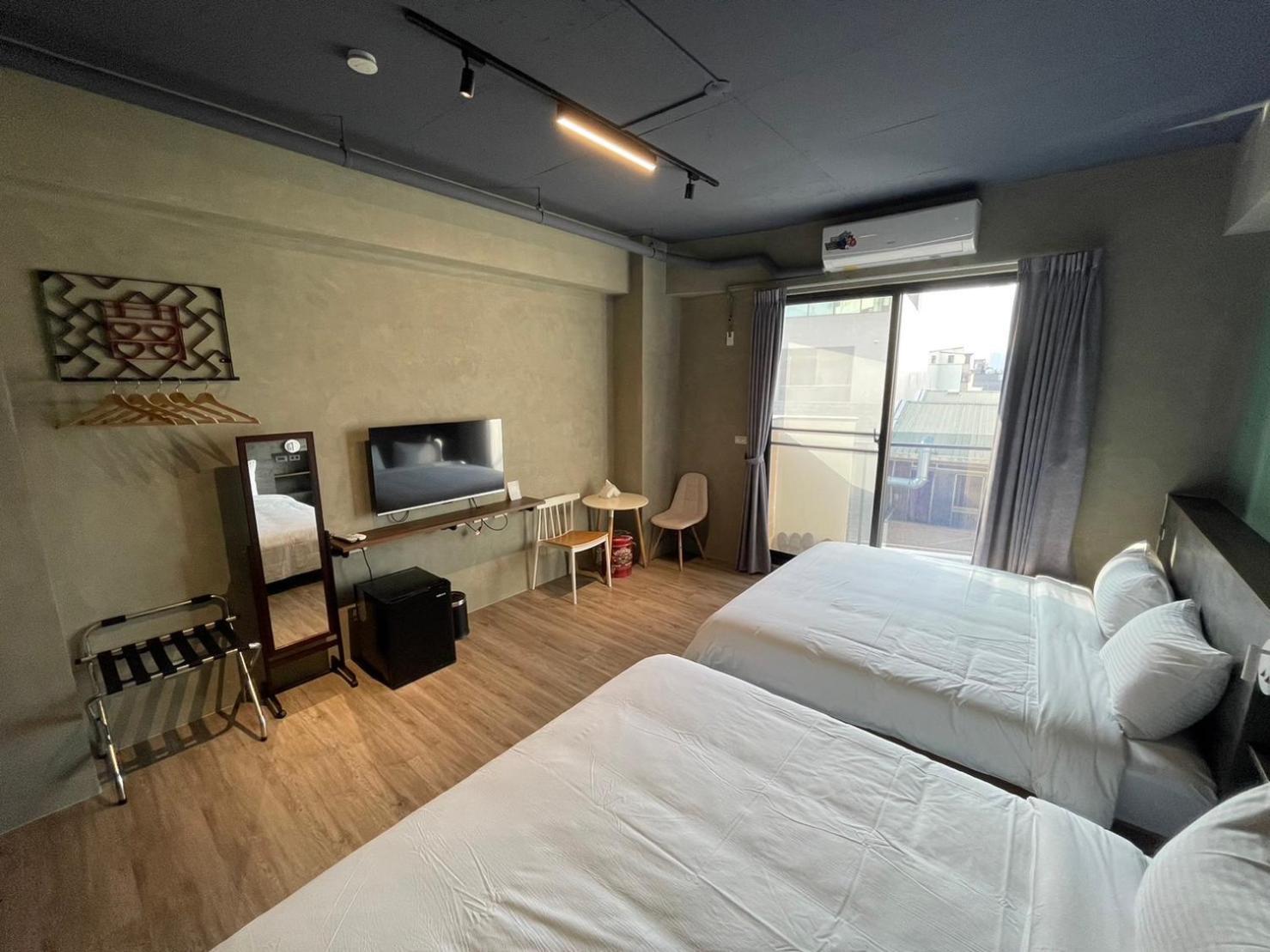 Long Lang Homestay Tainan Bagian luar foto