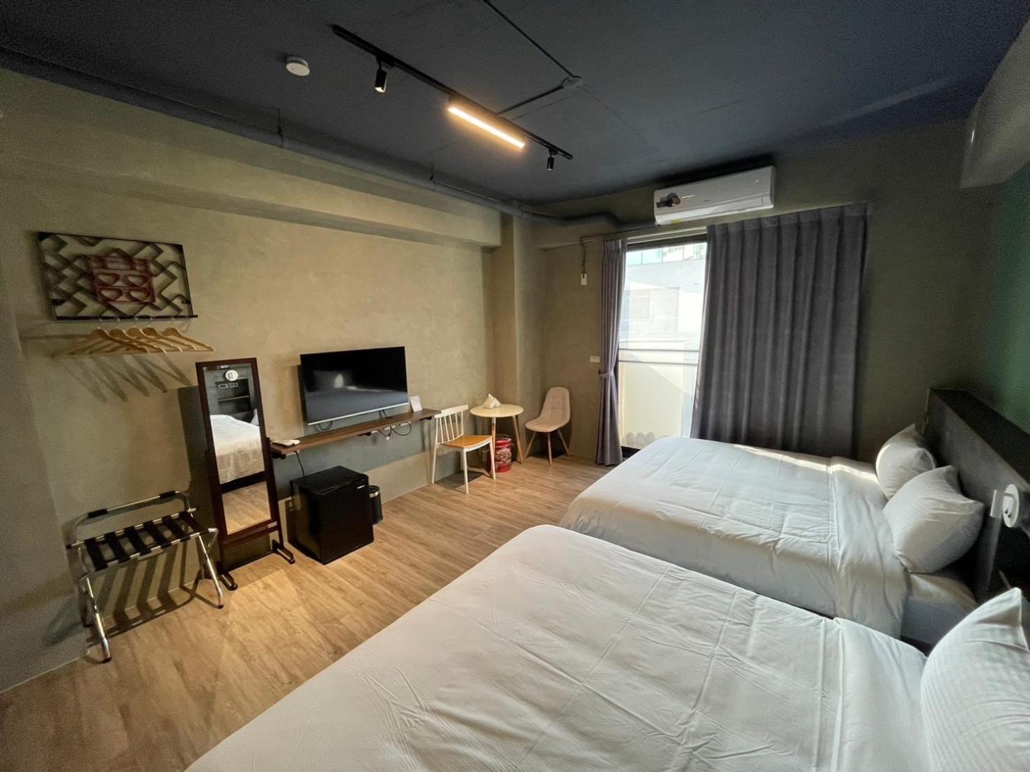 Long Lang Homestay Tainan Bagian luar foto